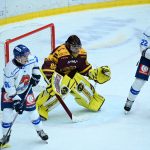 VIDEO: Kohouti museli při domácí premiéře dvakrát dotahovat. K prvnímu vítězství pomohl hattrickem Pavel Novák