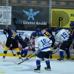 VIDEO: Nevydařená premiéra skončila v derby málem desítkou. Extraligoví dorostenci Tábora na Motor neměli