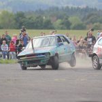 Burácení motorů i pomoc Sebastianovi. Destrukční derby ve Strakonicích ovládli Sova a Dusík