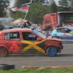 Burácení motorů i pomoc Sebastianovi. Destrukční derby ve Strakonicích ovládli Sova a Dusík