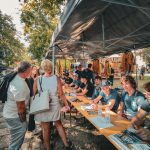 Hokejisté Písku vyrazili za fanoušky. V parku se podepisovali hráči i známí odchovanci