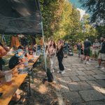 Hokejisté Písku vyrazili za fanoušky. V parku se podepisovali hráči i známí odchovanci