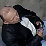 V souvislosti s krádeží batohu v Husově parku v Táboře a podvodem pátrá policie po muži z fotografie