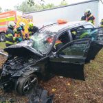 Doplnění k nehodě u Břehova: Po střetu aut narazilo jedno do stromu. Tři zranění