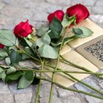 Kameny zmizelých připomínají zavražděnou rodinu z Dačic. Hugo Grünfeld byl populární hostinský, mecenáš i hasič