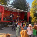 Dobrofest v Jistebnici znovu spojil lidi. Majitel zámku otevřel park sousedům