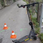 Muž v Jindřichově Hradci havaroval na elektrokoloběžce. Letěl pro něj vrtulník