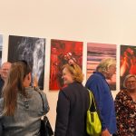 Když se oko fotografa potká s dráždivou malbou: Jiří Jansch a Jan Kunovský v galerii U Kostela v Jistebnici