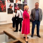 Když se oko fotografa potká s dráždivou malbou: Jiří Jansch a Jan Kunovský v galerii U Kostela v Jistebnici
