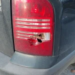 Vandal v obci Kamenný Újezd poškodil auto. Policie hledá svědky