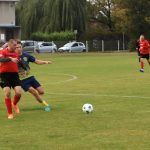 Ve fotbalové 8. lize na Táborsku se mužstva ze spodních pater vzbouřila proti favoritům