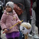Písek zaplavily davy strašidel. Cesta do minulosti se změnila v rušné putování