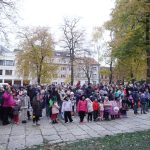 Písek zaplavily davy strašidel. Cesta do minulosti se změnila v rušné putování