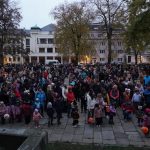 Písek zaplavily davy strašidel. Cesta do minulosti se změnila v rušné putování