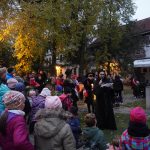 Písek zaplavily davy strašidel. Cesta do minulosti se změnila v rušné putování
