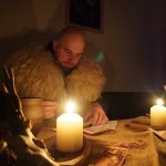 Písek zaplavily davy strašidel. Cesta do minulosti se změnila v rušné putování