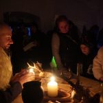 Písek zaplavily davy strašidel. Cesta do minulosti se změnila v rušné putování