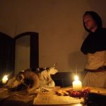 Písek zaplavily davy strašidel. Cesta do minulosti se změnila v rušné putování