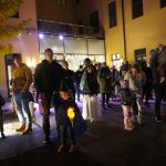Písek zaplavily davy strašidel. Cesta do minulosti se změnila v rušné putování