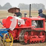 V pláštěnkách i pod deštníky. Mahouš hostila tradiční setkání zemědělské techniky