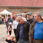 Na lov se připíjí levou! Hubertova jízda na zámku Skalice slavila dvacátý ročník
