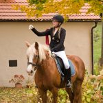 Na lov se připíjí levou! Hubertova jízda na zámku Skalice slavila dvacátý ročník