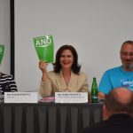 VIDEO. V Táboře se předvolební debata protáhla na víc než dvě hodiny. Někteří voliči si servítky nebrali