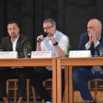 Série předvolebních debat se z Chýnova dnes posouvá do Tábora. V pátek čeká Sezimovo Ústí