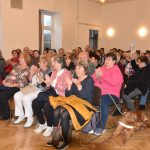 Koncert sboru nevidomých a slabozrakých v Táboře zpestřil recitál akordeonisty Járy Pokuty. Zazpíval i vozíčkář Josef Čechtický