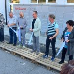 V Dražicích ode dneška nakupují v novém. Přístavbu obchodu zlevnili zapojením svépomoci na polovinu