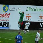 VIDEO: Táborsko představilo novou tribunu při zápase s vedoucí Karvinou. Brožkovi svěřenci neskórovali a lídr si odvezl jednobrankové vítězství