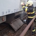 Ve vlaku se objevil kouř. Ženu, která se nadýchala zplodin, odvezli do nemocnice