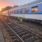 Ve vlaku se objevil kouř. Ženu, která se nadýchala zplodin, odvezli do nemocnice