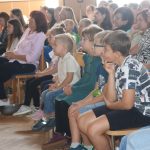 Mladí chyšečtí ochotníci mají za sebou premiéru pohádky Princezna se zlatou hvězdou. Sál jim tleskal vestoje