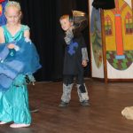 Mladí chyšečtí ochotníci mají za sebou premiéru pohádky Princezna se zlatou hvězdou. Sál jim tleskal vestoje