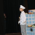 Mladí chyšečtí ochotníci mají za sebou premiéru pohádky Princezna se zlatou hvězdou. Sál jim tleskal vestoje