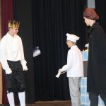 Mladí chyšečtí ochotníci mají za sebou premiéru pohádky Princezna se zlatou hvězdou. Sál jim tleskal vestoje