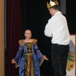 Mladí chyšečtí ochotníci mají za sebou premiéru pohádky Princezna se zlatou hvězdou. Sál jim tleskal vestoje