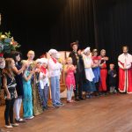 Mladí chyšečtí ochotníci mají za sebou premiéru pohádky Princezna se zlatou hvězdou. Sál jim tleskal vestoje