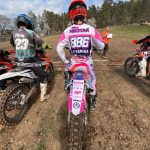 Talentovaná Sára Mikotová sedí na motorce od čtyř let