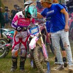 Talentovaná Sára Mikotová sedí na motorce od čtyř let