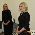 Schodiště staré pošty se proměnilo v módní molo. Milevsko hostilo návrhářku Hanu Zelenkovou