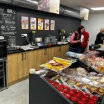 V Dražicích ode dneška nakupují v novém. Přístavbu obchodu zlevnili zapojením svépomoci na polovinu