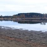 Lipno odhaluje zaniklé továrny i zbořené nádraží. Násep zaniklé železniční trati dovede na Tajvan