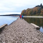 Lipno odhaluje zaniklé továrny i zbořené nádraží. Násep zaniklé železniční trati dovede na Tajvan