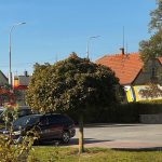 V Soběslavi se převrátila na bok záchranka s pacientem. Nehod je za sobotu už čtyřicet