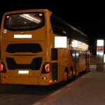 Krumlovská policie vyšetřuje poškození skla zadního okna autobusu. Hledá cestujícího