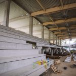 Nový zimní stadion v Hluboké už má svou podobu. Stavbu ozdobila tradiční glajcha