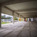 Nový zimní stadion v Hluboké už má svou podobu. Stavbu ozdobila tradiční glajcha