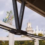 Nový zimní stadion v Hluboké už má svou podobu. Stavbu ozdobila tradiční glajcha